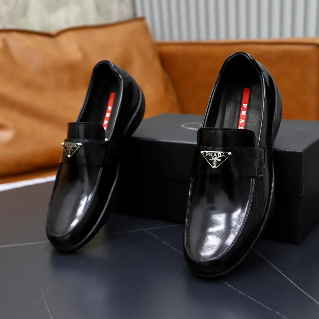 Men's shoes💰600💰Top original order Brand: PRADA (Prada) Standard code: Men's code 38/44 (45 can be customized) Grade: Same as the official website Material: Original cowhide surface, cowhide lining, original wear-resistant soft outsole Style category: Business casual slip-on shoes, young fashion, European and American trends, British style Color: actual picture color